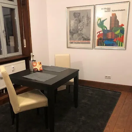 Ferienwohnung In Historischem Gebaude In Der Fussgangerzone In Appartement *
