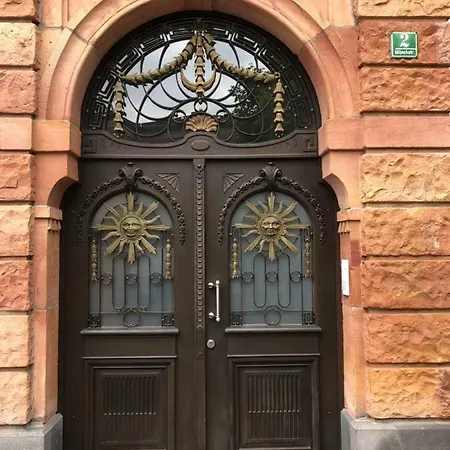 Ferienwohnung In Historischem Gebaude In Der Fussgangerzone In Appartement