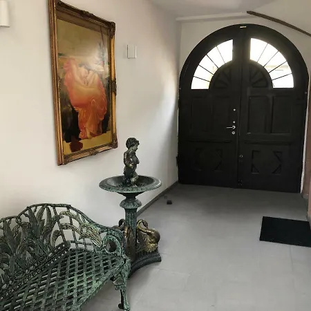 Ferienwohnung In Historischem Gebaude In Der Fussgangerzone In *
